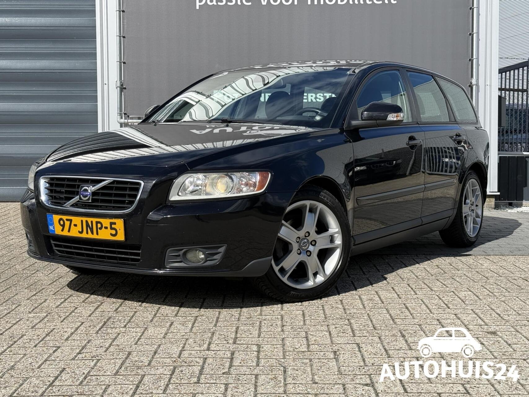 Volvo V50 1.8 Edition II 2009 LEDER APK-2027 17"velgen, Auto's, Voorwielaandrijving, 125 pk, Gebruikt, Zwart