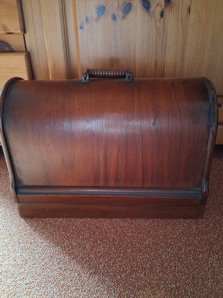 Antieke Singer handnaaimachine, Ophalen
