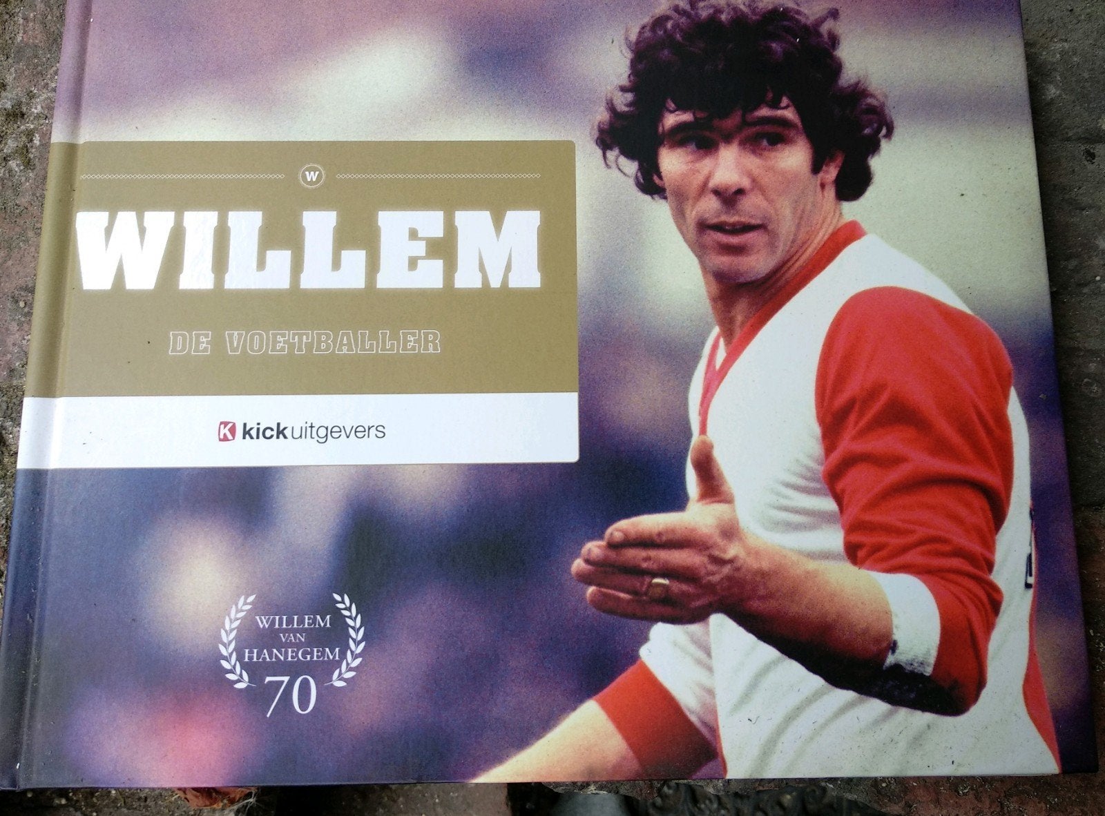Willem de Voetballer - Wim van Hanegem 70 jaar, Ophalen of Verzenden, Zo goed als nieuw, Willem van Hanegem, Balsport