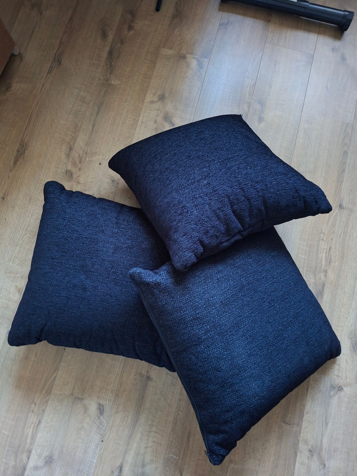 3x Antraciet Sierkussens 50x50cm van Seats and Sofas, Vierkant, Ophalen of Verzenden, Zo goed als nieuw, Sierkussen