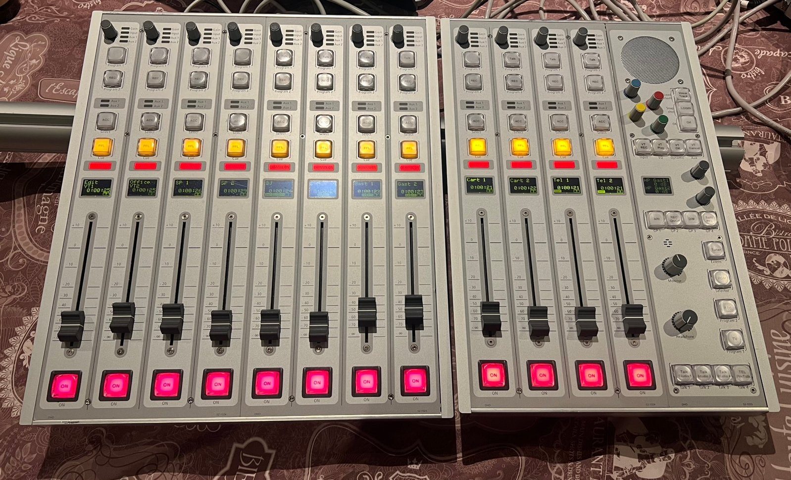 DHD 52/SX  12 kanaals mixer met tft (dante?), Ophalen of Verzenden, Zo goed als nieuw