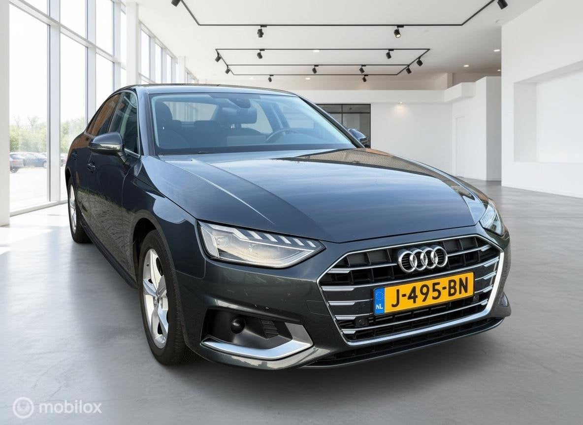 Audi A4 Limousine 35 TFSI Launch edition Business, Auto's, Gebruikt, Euro 6, 4 cilinders, 1415 kg