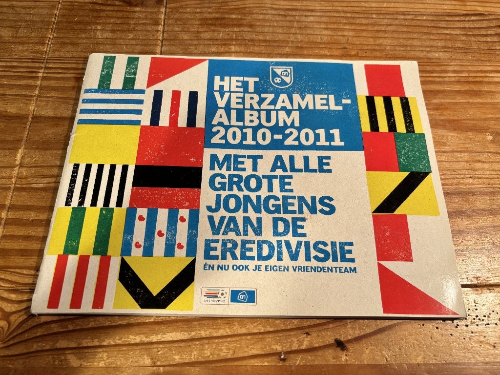 Voetbalplaatjes 2010-2011 boek AH  13 +/- missend!, Verzamelen, Ophalen of Verzenden, Zo goed als nieuw, Overige binnenlandse clubs