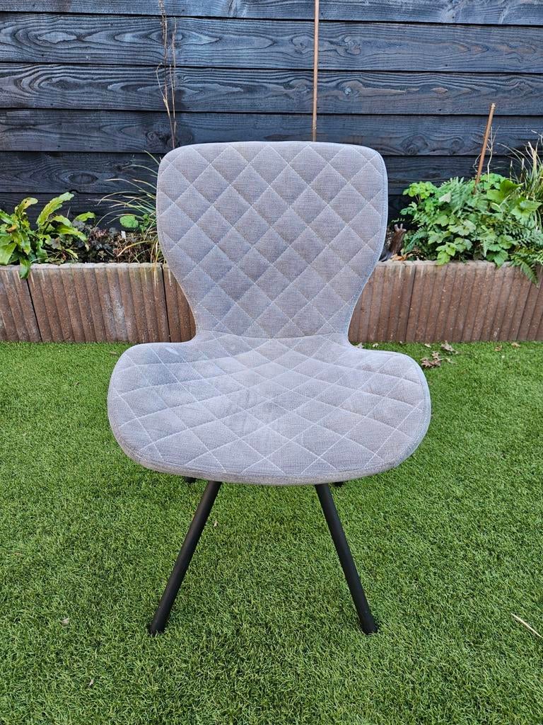 Kwantum grijze stoel met zwart onderstel, Gebruikt, Stof, Ophalen, Retro, vintage