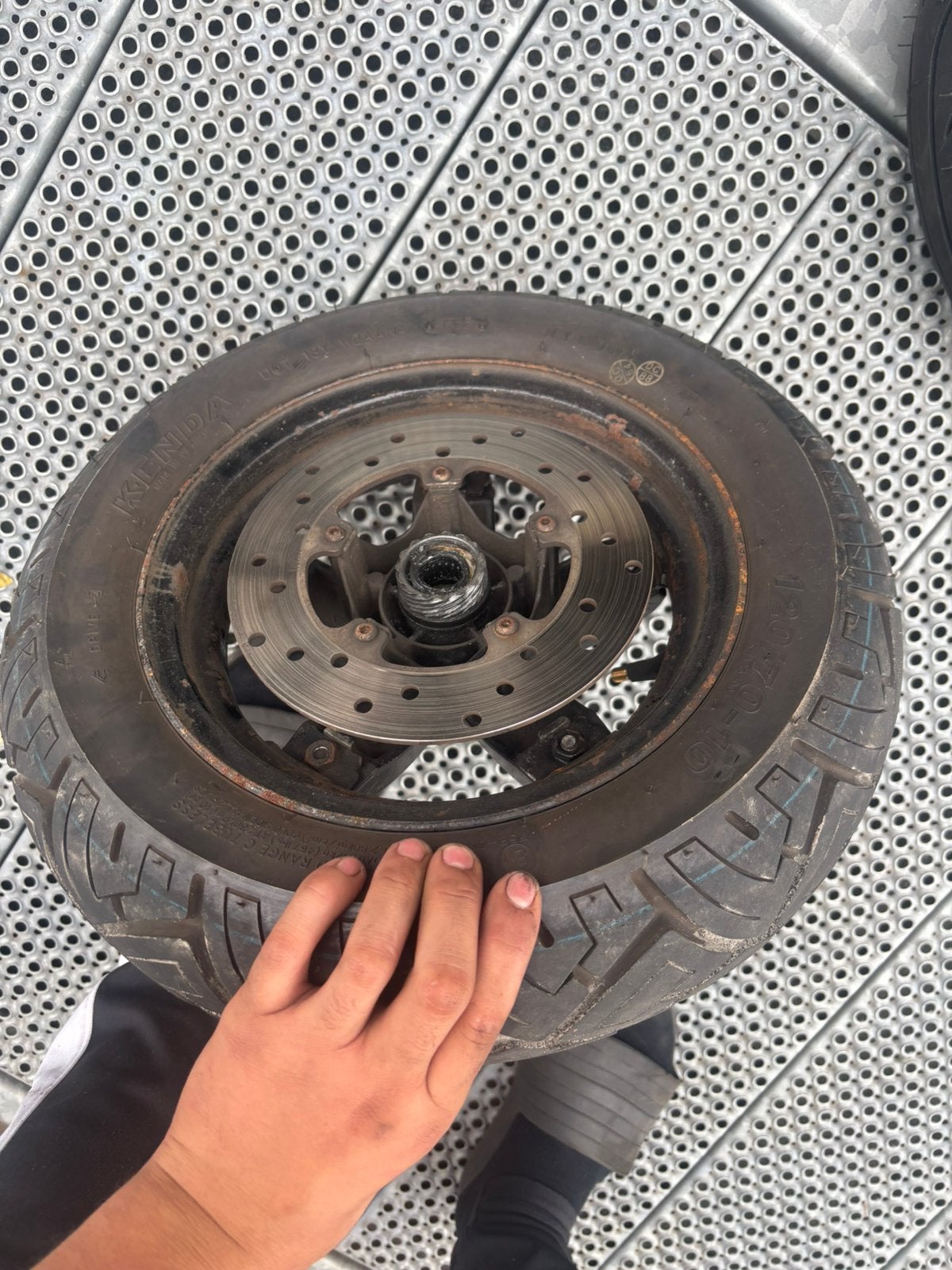 Motor zip voor velg, Ophalen