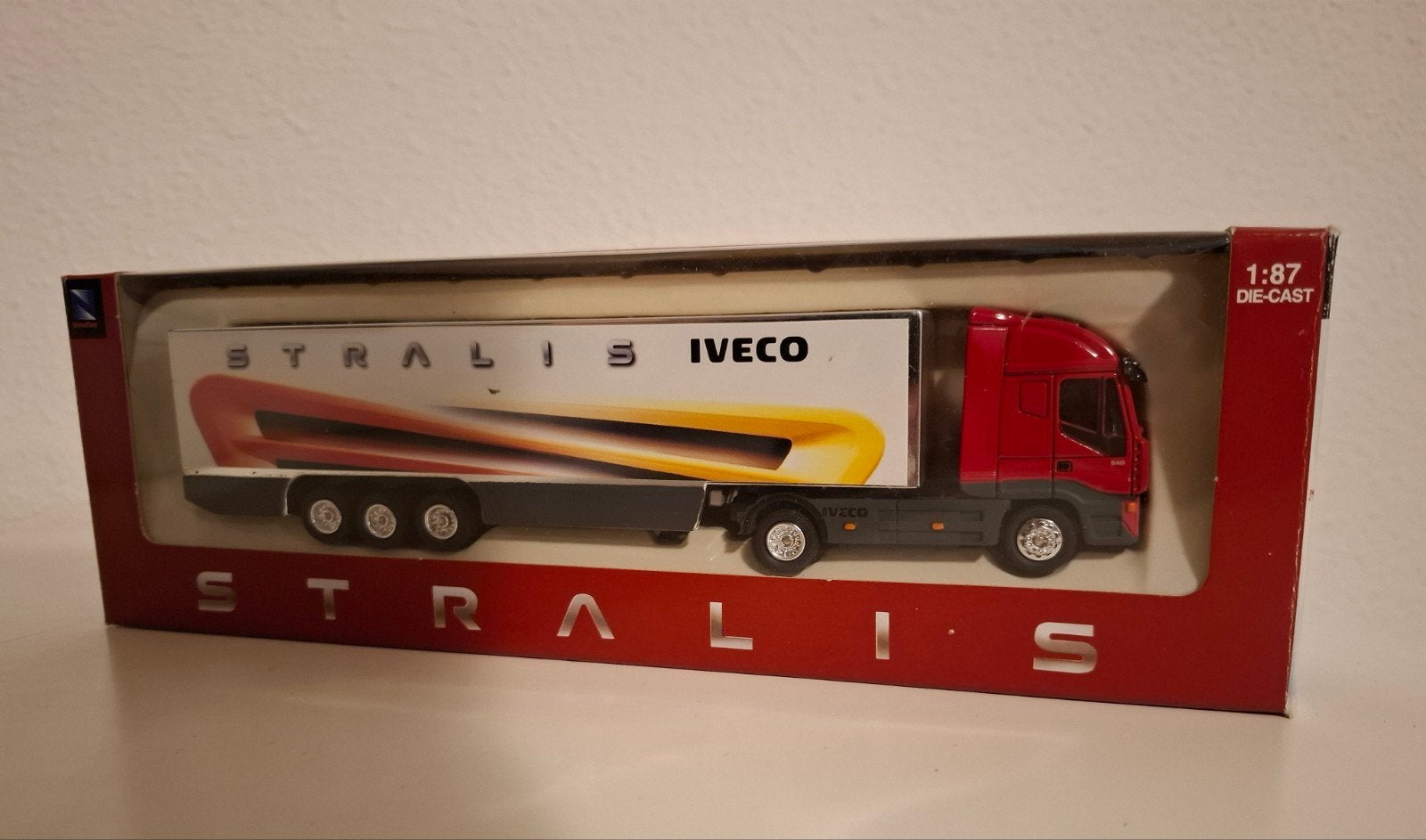 IVECO Stralis Die-Cast Vrachtwagenmodel 1:87, Ophalen of Verzenden, Nieuw, Bus of Vrachtwagen, Overige merken