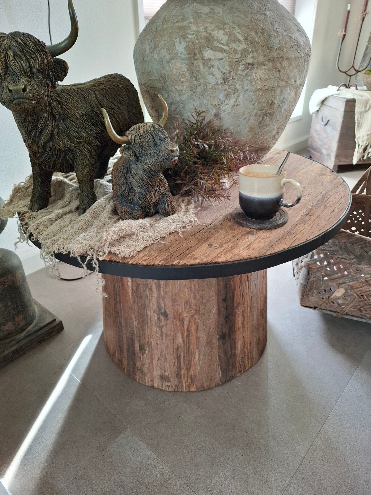 Unieke robuuste bijzettafel van truckwood, Ophalen