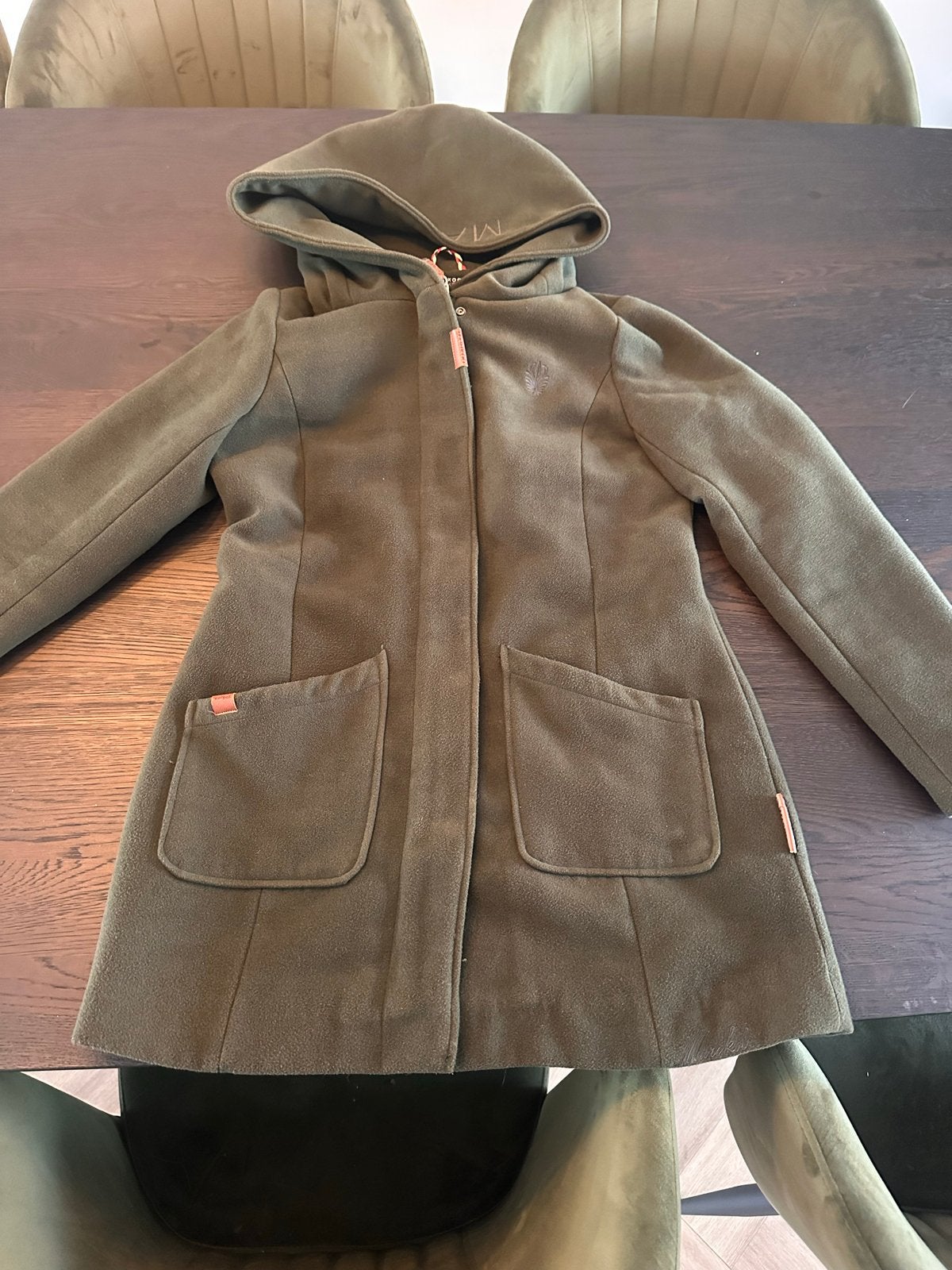 Donkergroene Marikoo winterjas maat S met capuchon, Kleding | Dames, Ophalen, Zo goed als nieuw, Maat 36 (S), Groen