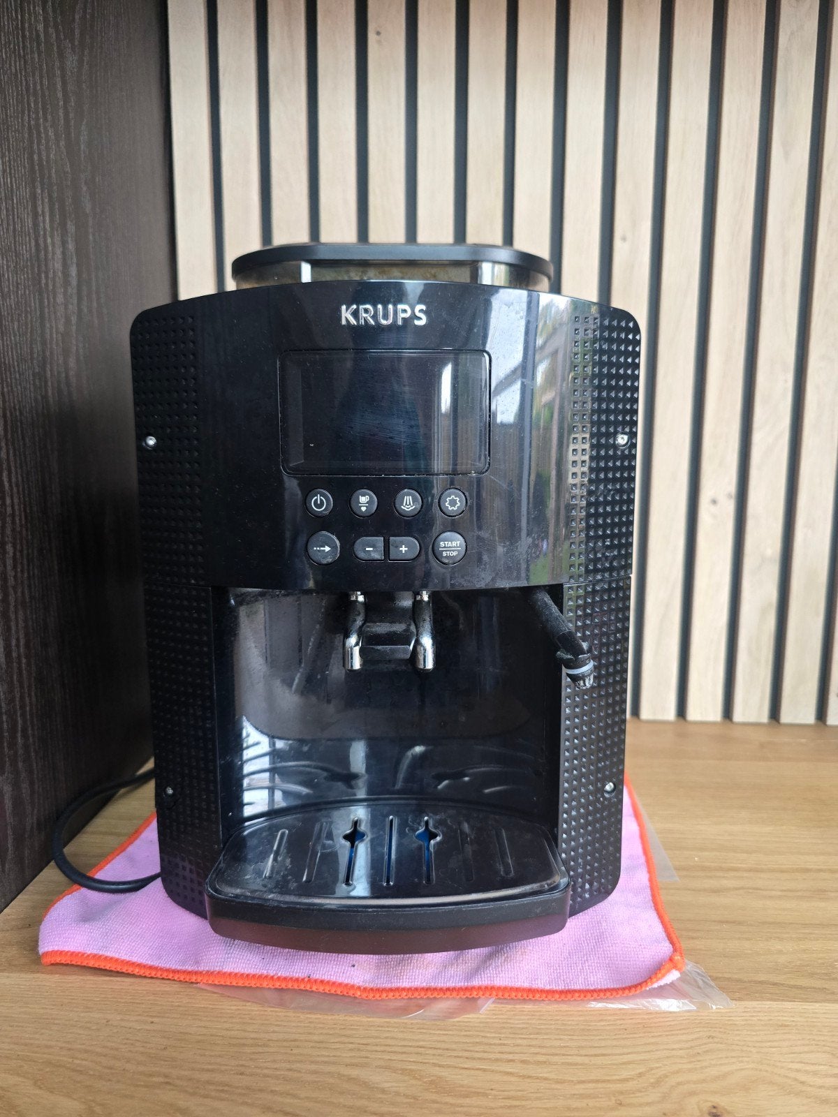 KRUPS EA8150 Espresso Automatic Zwart - Bonenmachine, Ophalen, Gebruikt, Espresso apparaat, Koffiebonen