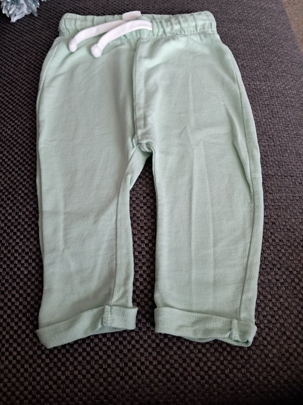 broekje mt 74 is zeer mooi splinternieuw 3 x gedragen, Ophalen of Verzenden, Meisje, Broek