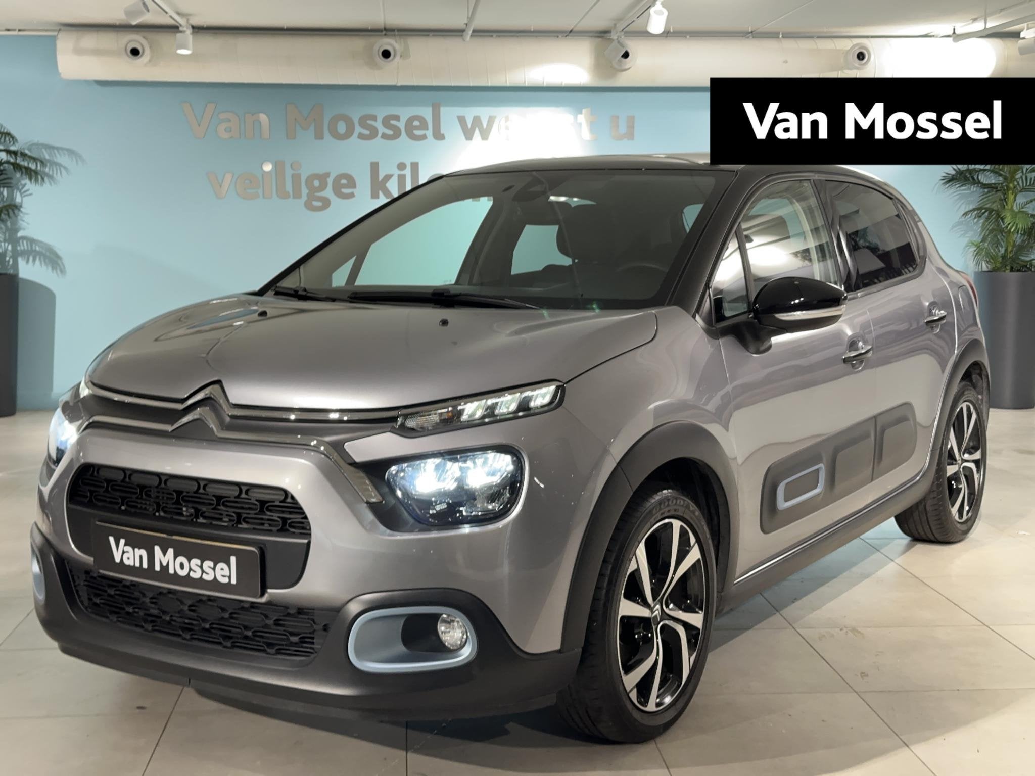 Citroen C3 1.2 PureTech Shine | Automaat | Navigatie | 17" L, 12 maanden, Gebruikt, Euro 6, 1199 cc