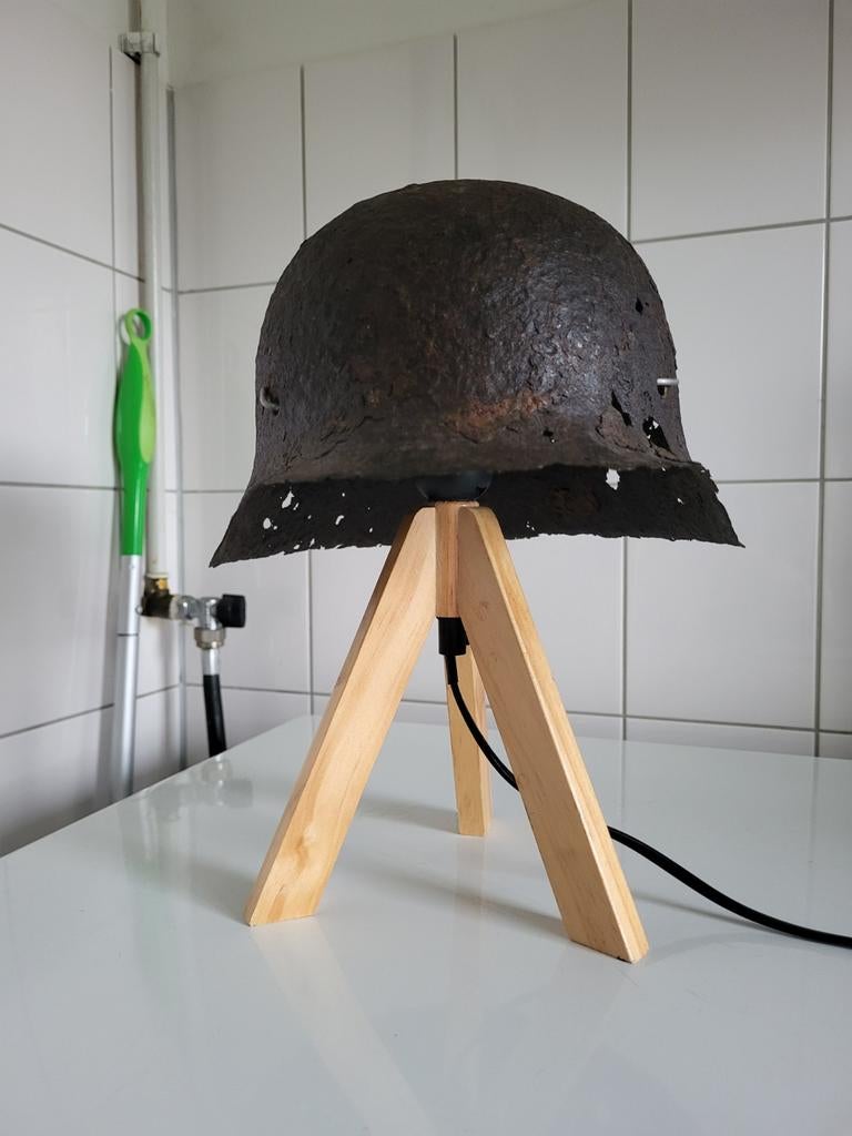 Te koop Duitse helm lamp, Verzamelen, Militaria | Tweede Wereldoorlog, Ophalen of Verzenden, Duitsland, Helm of Baret