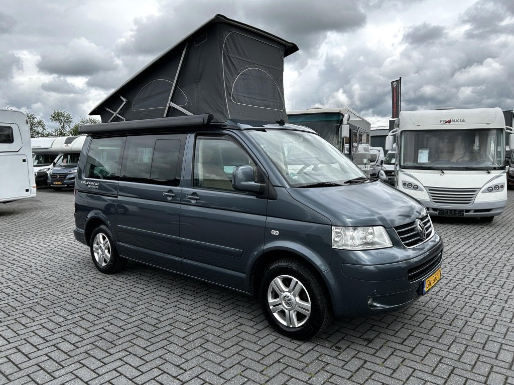 VW T5 California Buscamper Biker uitvoering/4.7m/2009/Euro-4, Buscamper of Camperbus, Volkswagen, Bedrijf, 4 tot 5 meter