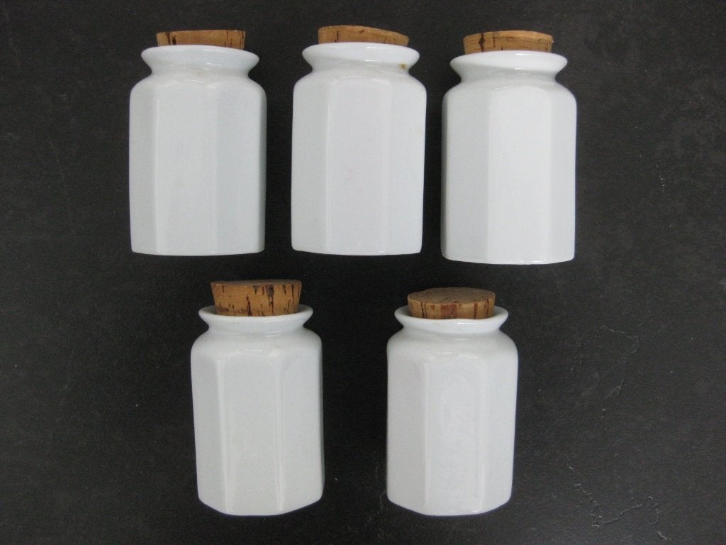 5 kruidenpotjes, wit aardewerk met dop van kurk, Huis en Inrichting, Overige typen, Ophalen of Verzenden, Zo goed als nieuw, Steen/keramiek
