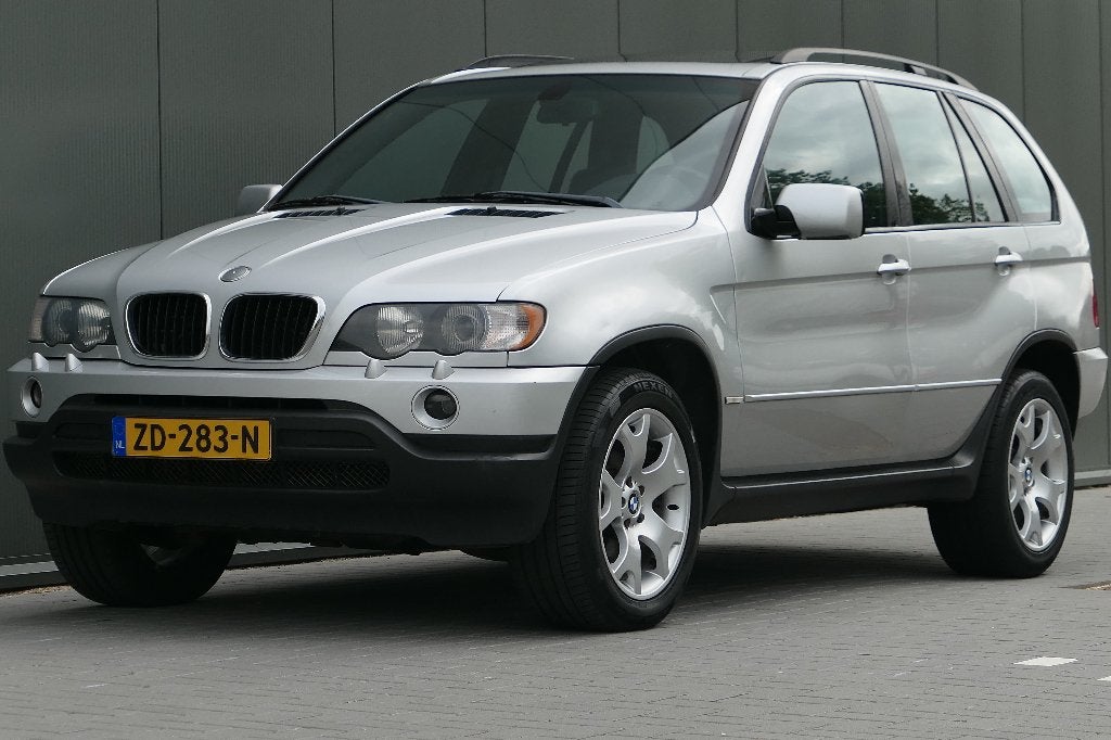 BMW 2001 Youngtimer NIEUWE MOTOR NIEUWE APK luxe uitgevoerd, Auto's, BMW, Automaat, X5, 138 €/maand, Open dak