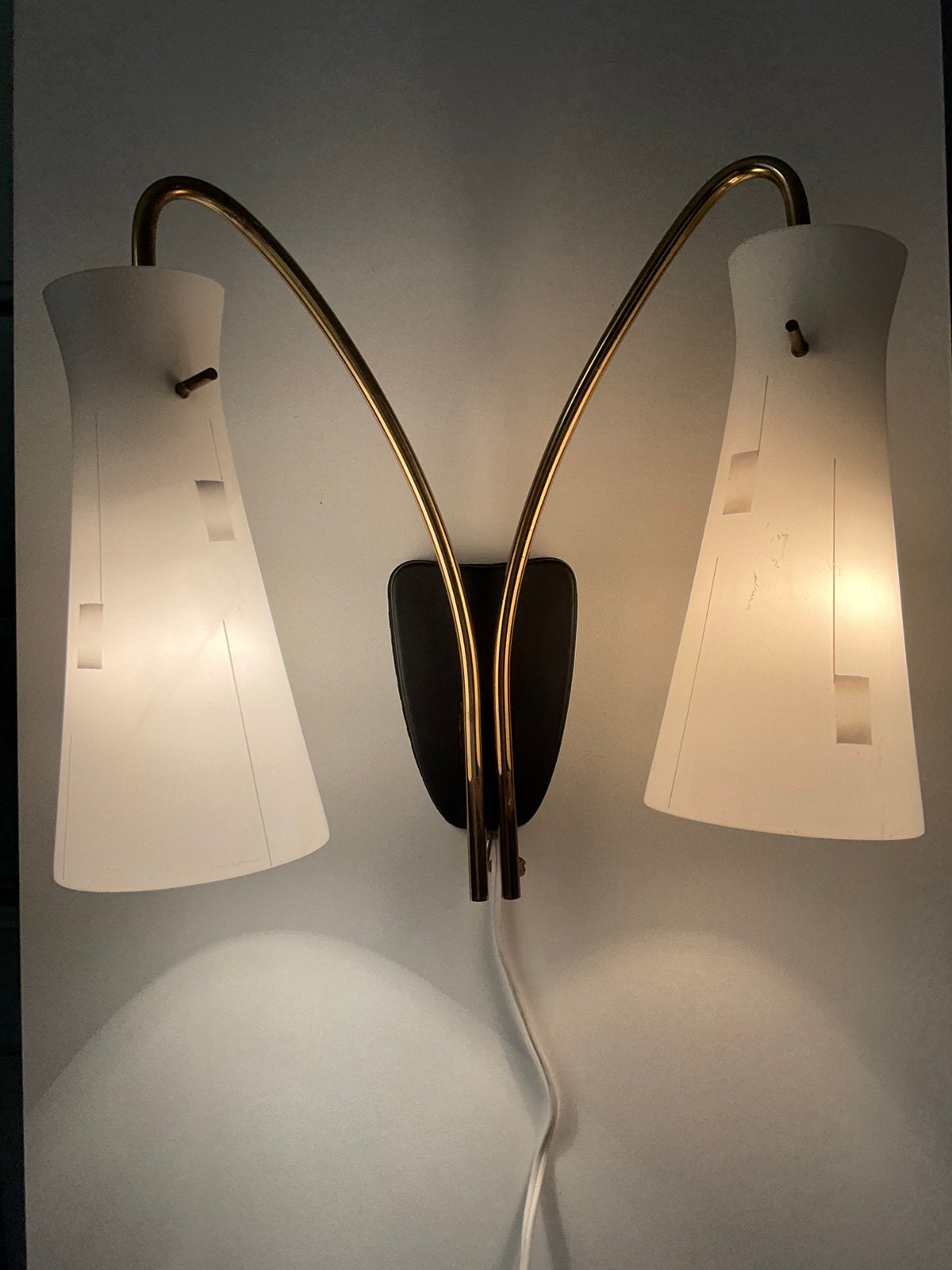 Vintage dubbele wandlamp messing glas, Ophalen of Verzenden, Gebruikt, Glas, Wandlamp