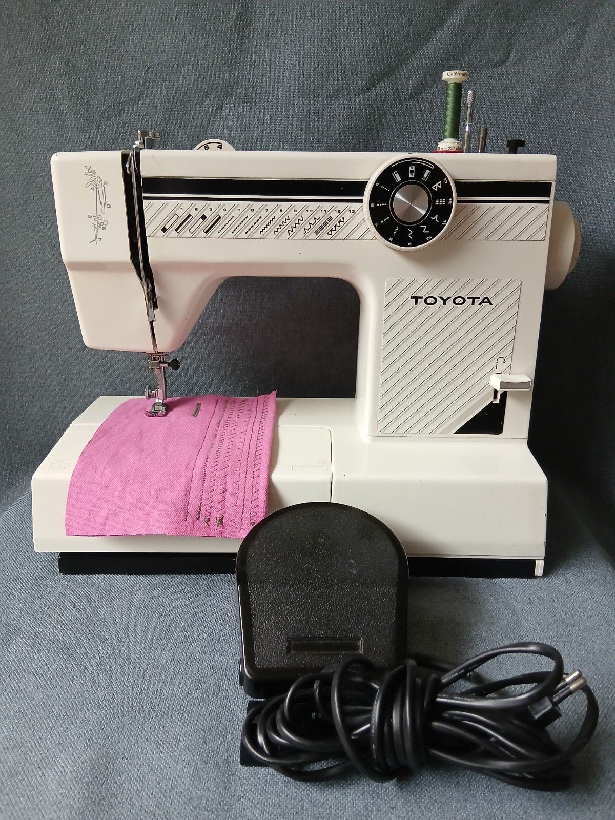Toyota Naaimachine, Hobby en Vrije tijd, Naaimachines en Toebehoren, Ophalen of Verzenden, Gebruikt, Naaimachine, Overige merken