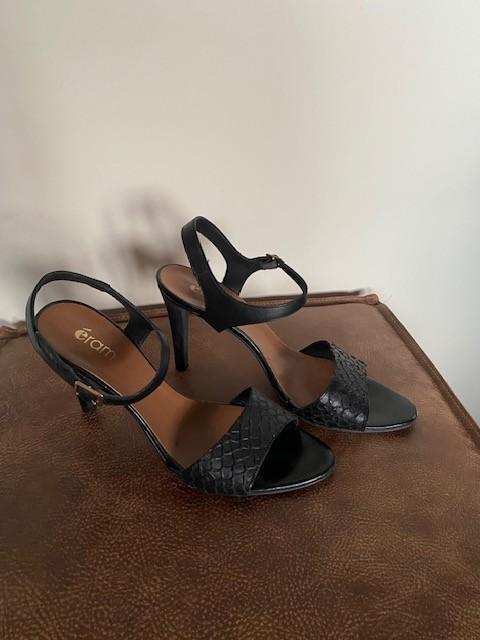 Eram sandalen zwart maat 40, naaldhak, Kleding | Dames, Schoenen, Zwart, Eram, Zo goed als nieuw, Sandalen of Muiltjes
