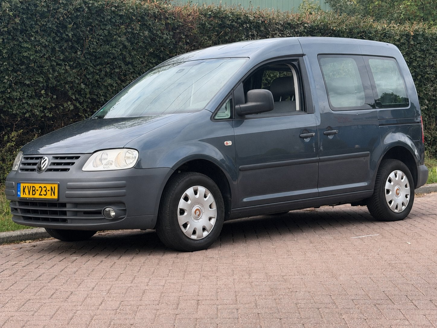 Volkswagen Caddy 1.4 BENZINE | 7 ZITS | CLIMATE | NWE APK!, Auto's, Volkswagen, Voorwielaandrijving, Stof, Zwart, Bedrijf