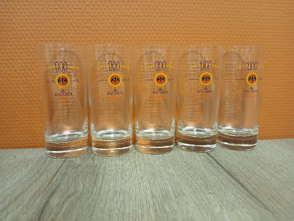 bacardi 100 jaar, Ophalen of Verzenden, Zo goed als nieuw, Borrel- of Shotglas
