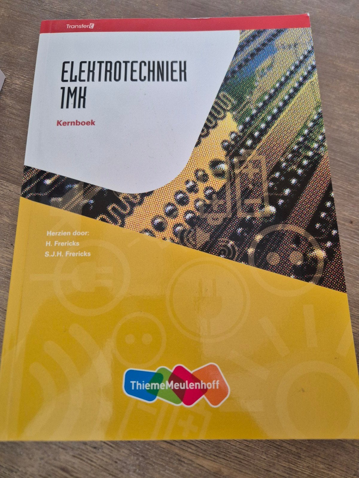Elektrotechniek 1MK kernboek, Ophalen of Verzenden, Zo goed als nieuw, Overige niveaus, Overige vakken