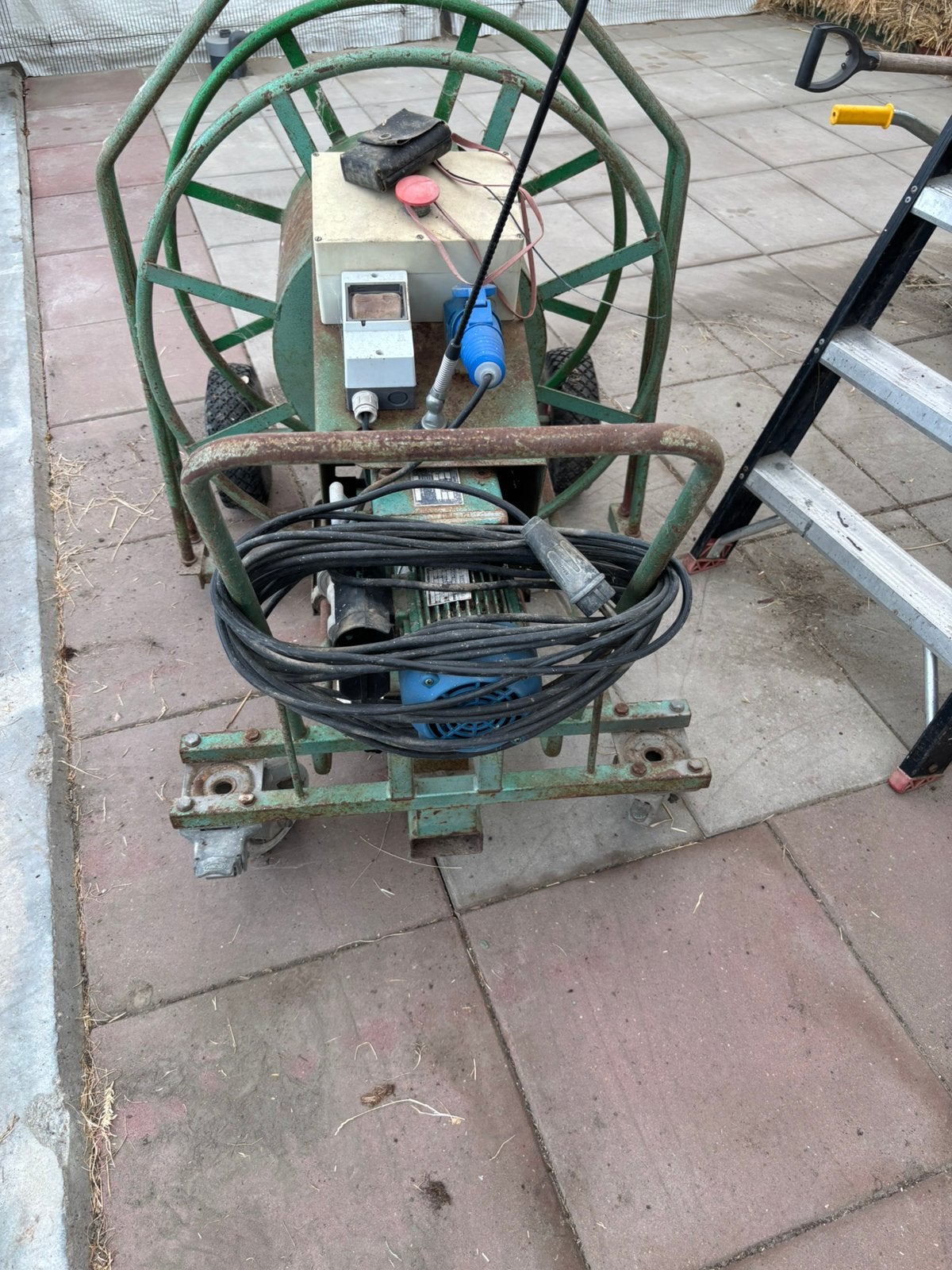 Automatische slangenhaspel, Tuin en Terras, Ophalen, Gebruikt, Tuinslang