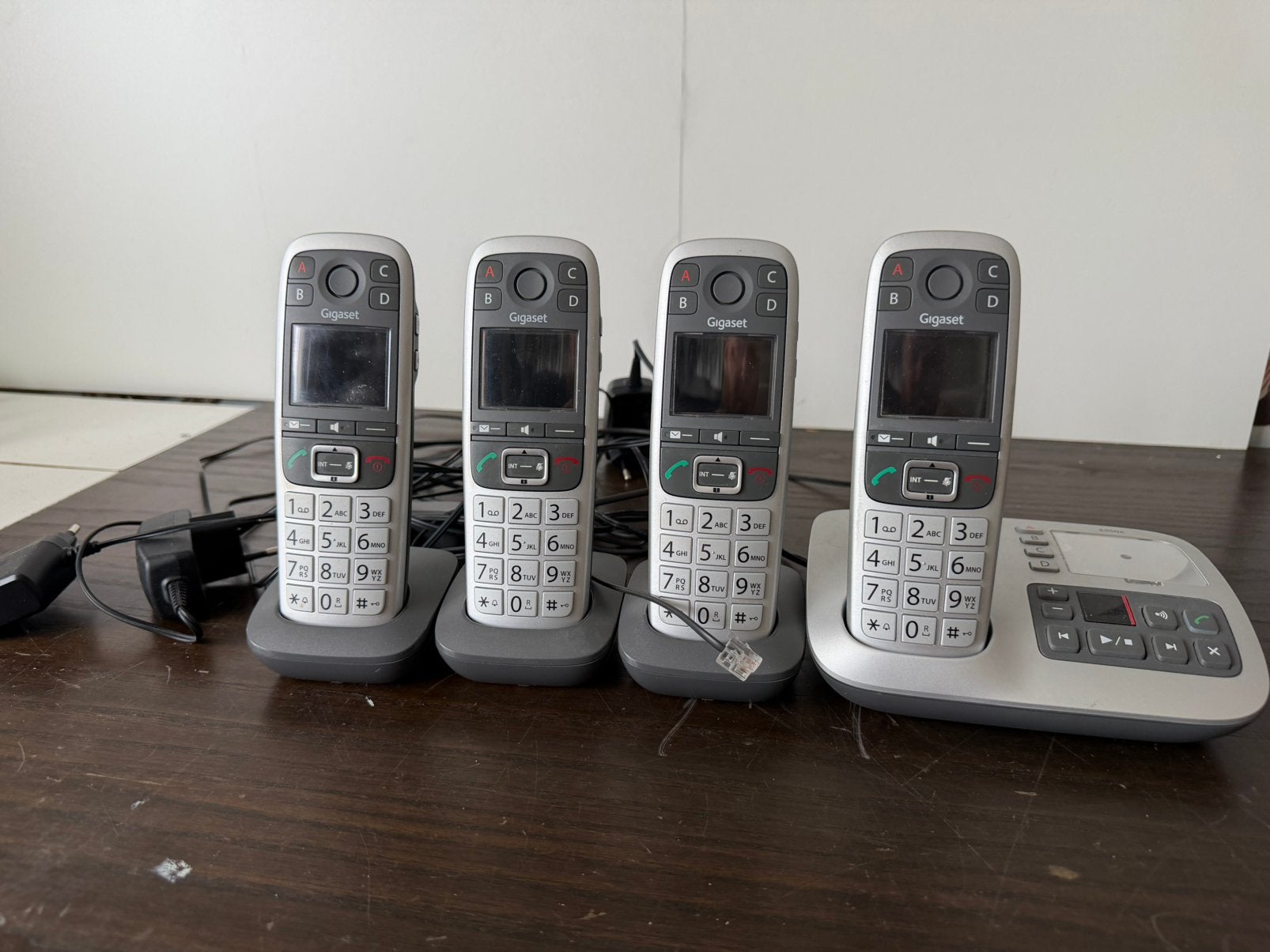 Gigaset E550A telefoon set met 4 handsets + antwoordapparaat, Ophalen of Verzenden, Zo goed als nieuw