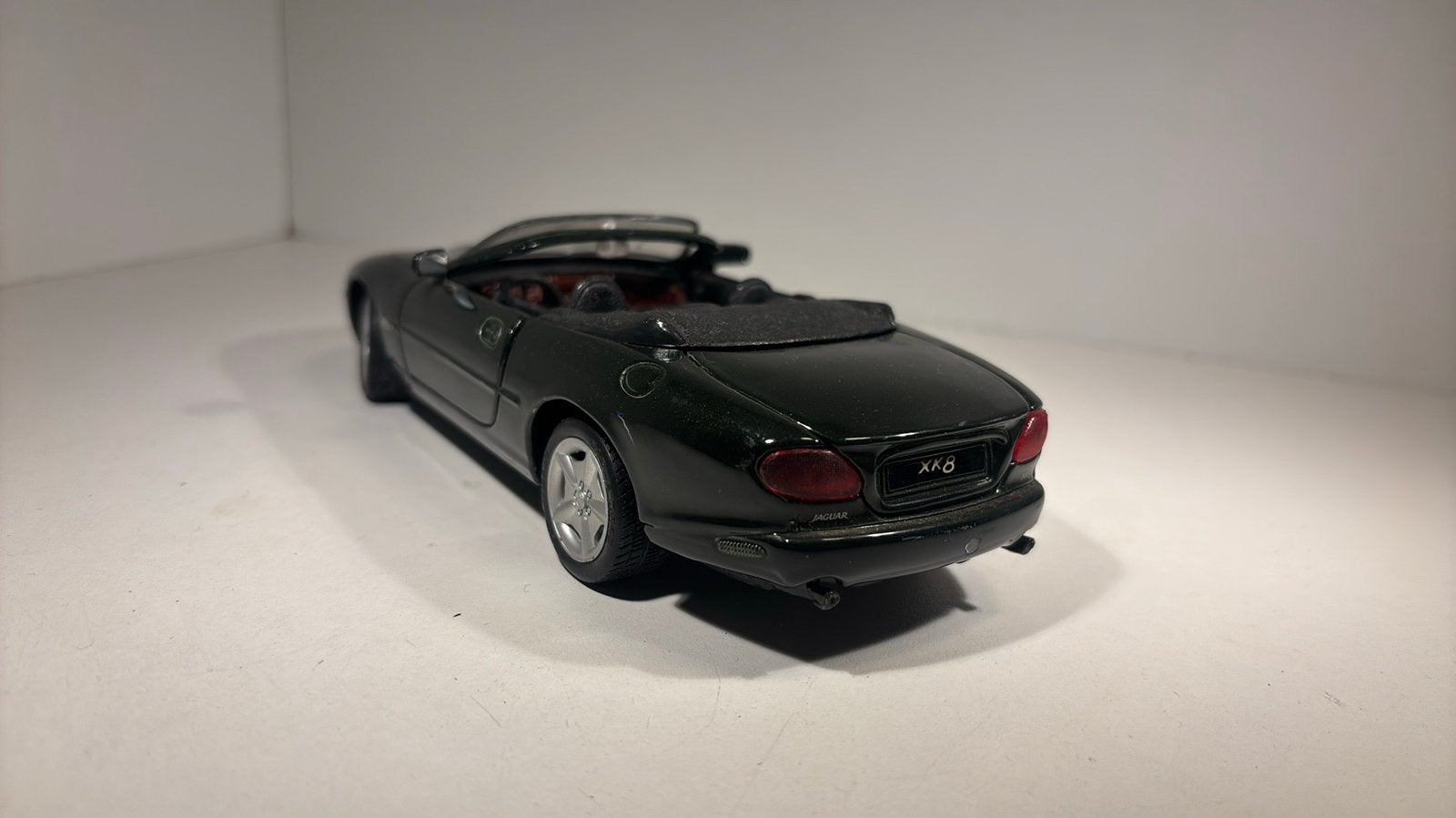 Jaguar xk8 green maisto 1.24, Hobby en Vrije tijd, Modelauto's | 1:24, Maisto, Ophalen of Verzenden, A, A