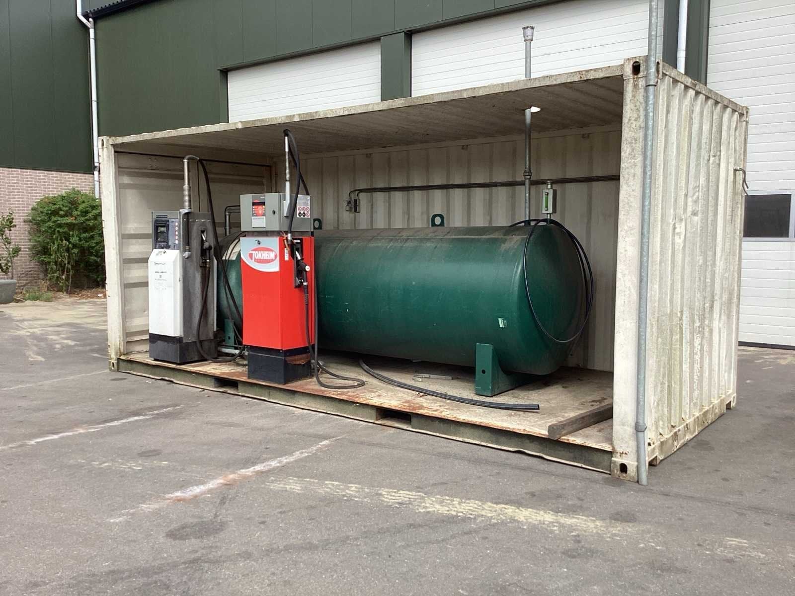 Opslagcontainermet dieseltankstation