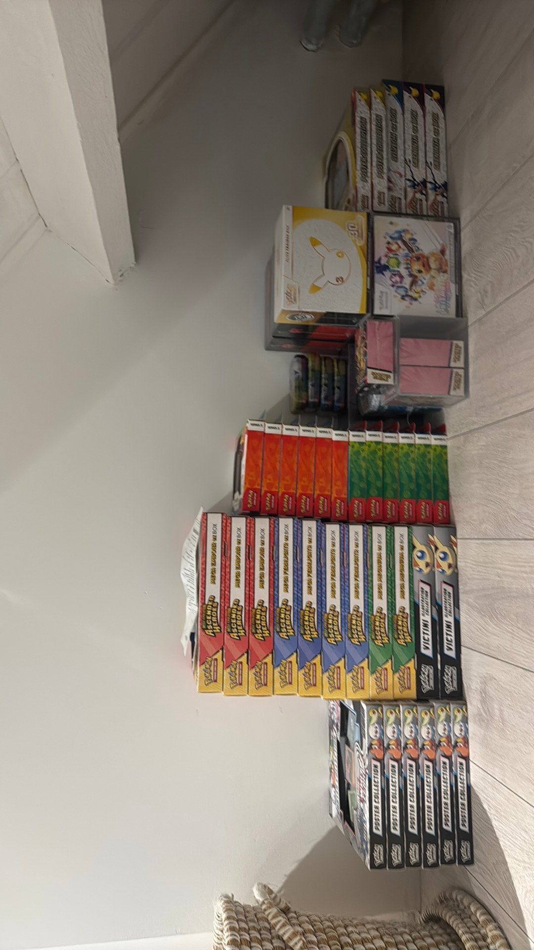 Grote collectie Pokémon kaarten en verzamelboxen, Hobby en Vrije tijd, Ophalen of Verzenden, Nieuw, Boosterbox