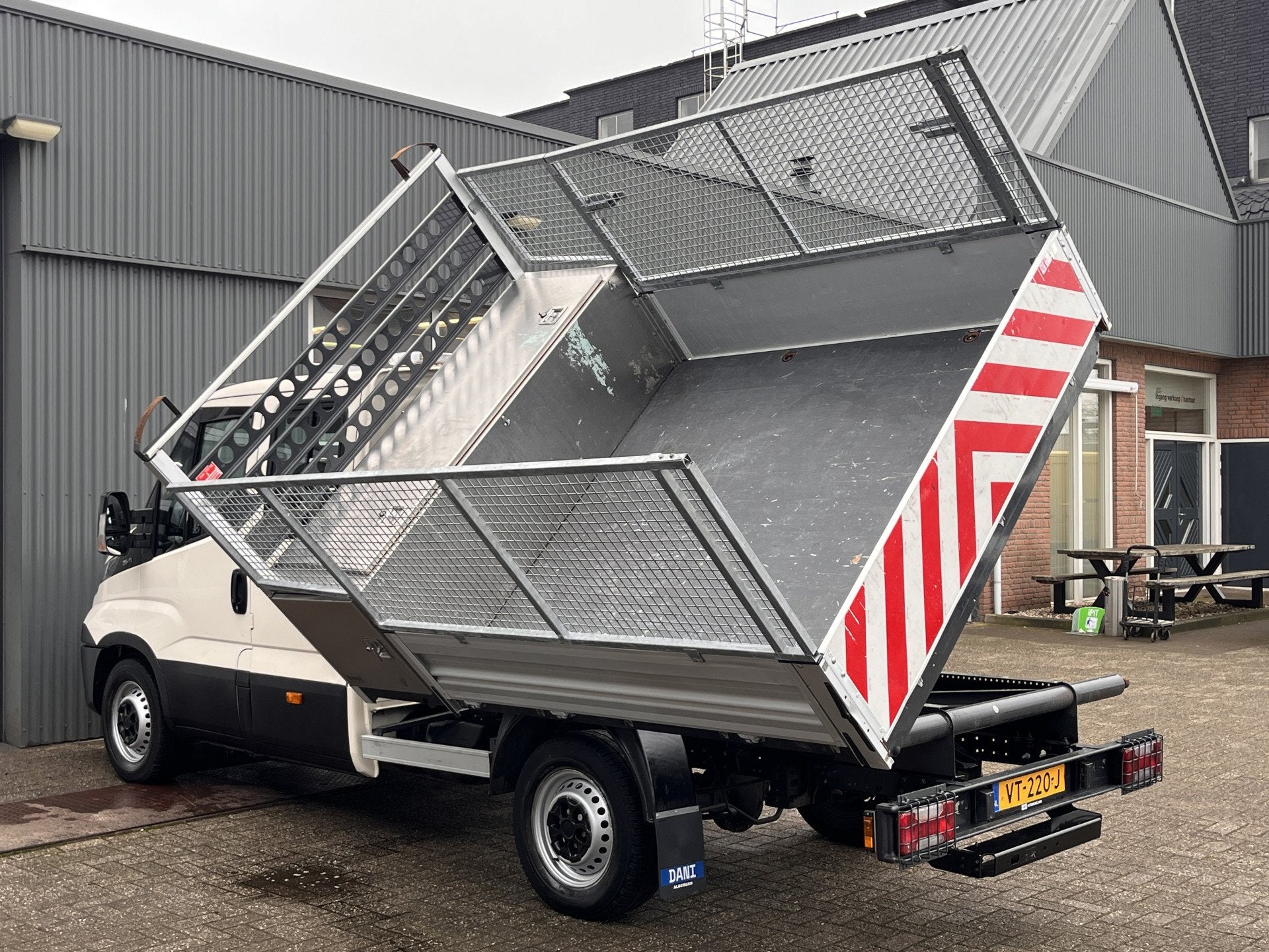 Iveco Daily 35S11D 2.3 3 zijden kipper Airco Telefoonverbind, Euro 5, Achterwielaandrijving, Gebruikt, Zwart
