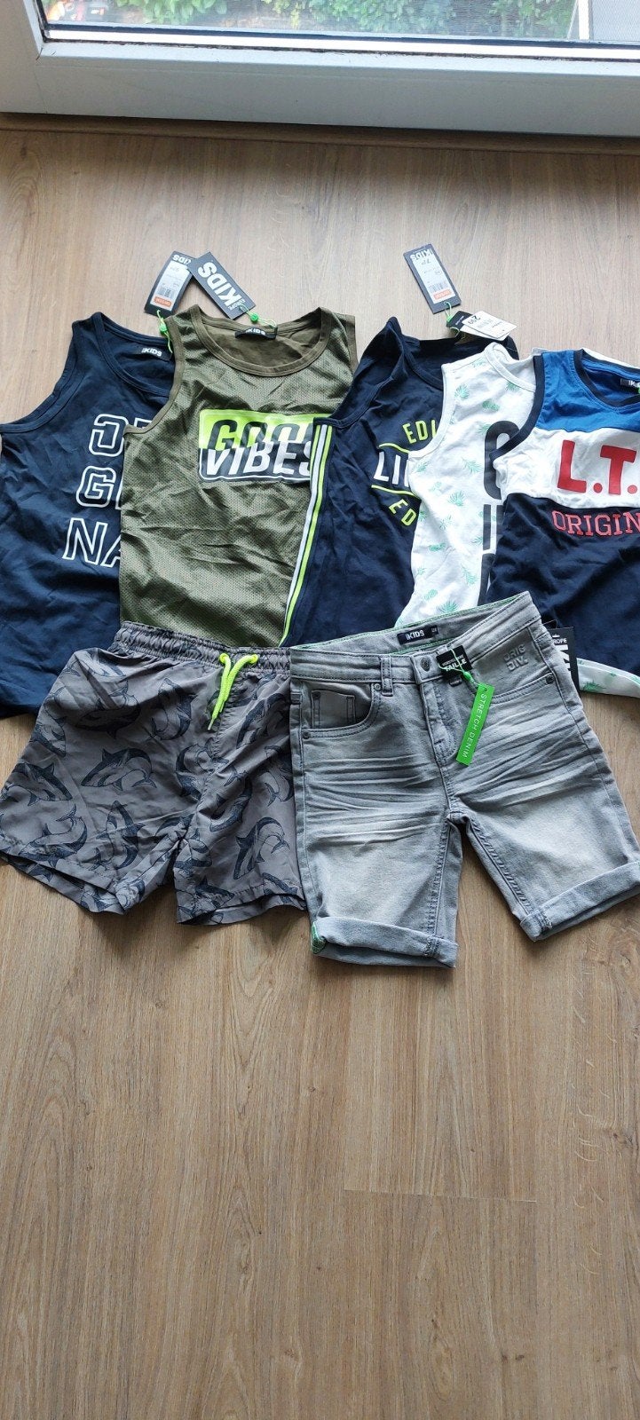 Nieuwe korte broeken en shirtjes maat 122/128 en 134/140, Ophalen of Verzenden, Nieuw