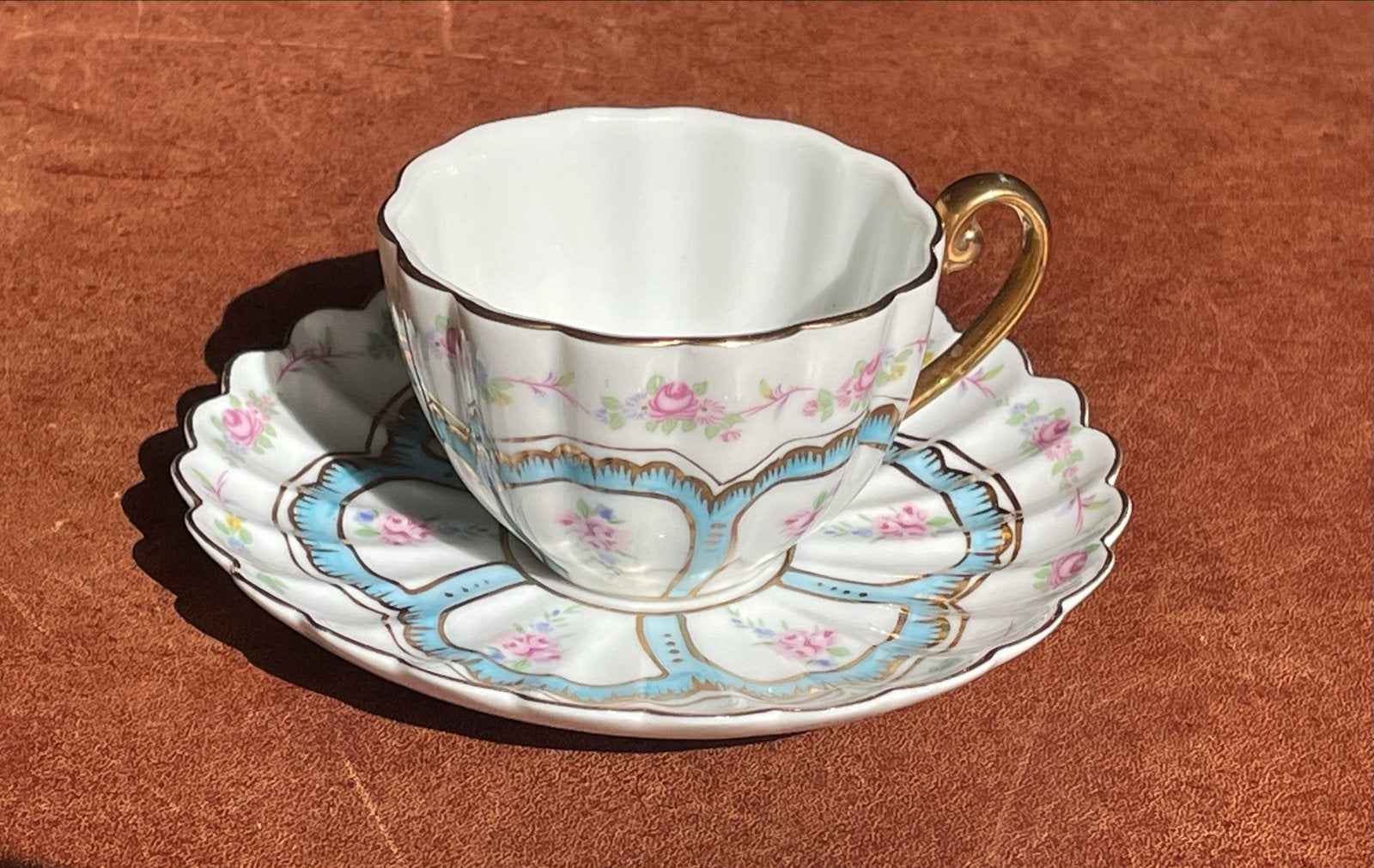 Vintage Meander BV theekopje en schotel, bloemen en goud, Ophalen of Verzenden