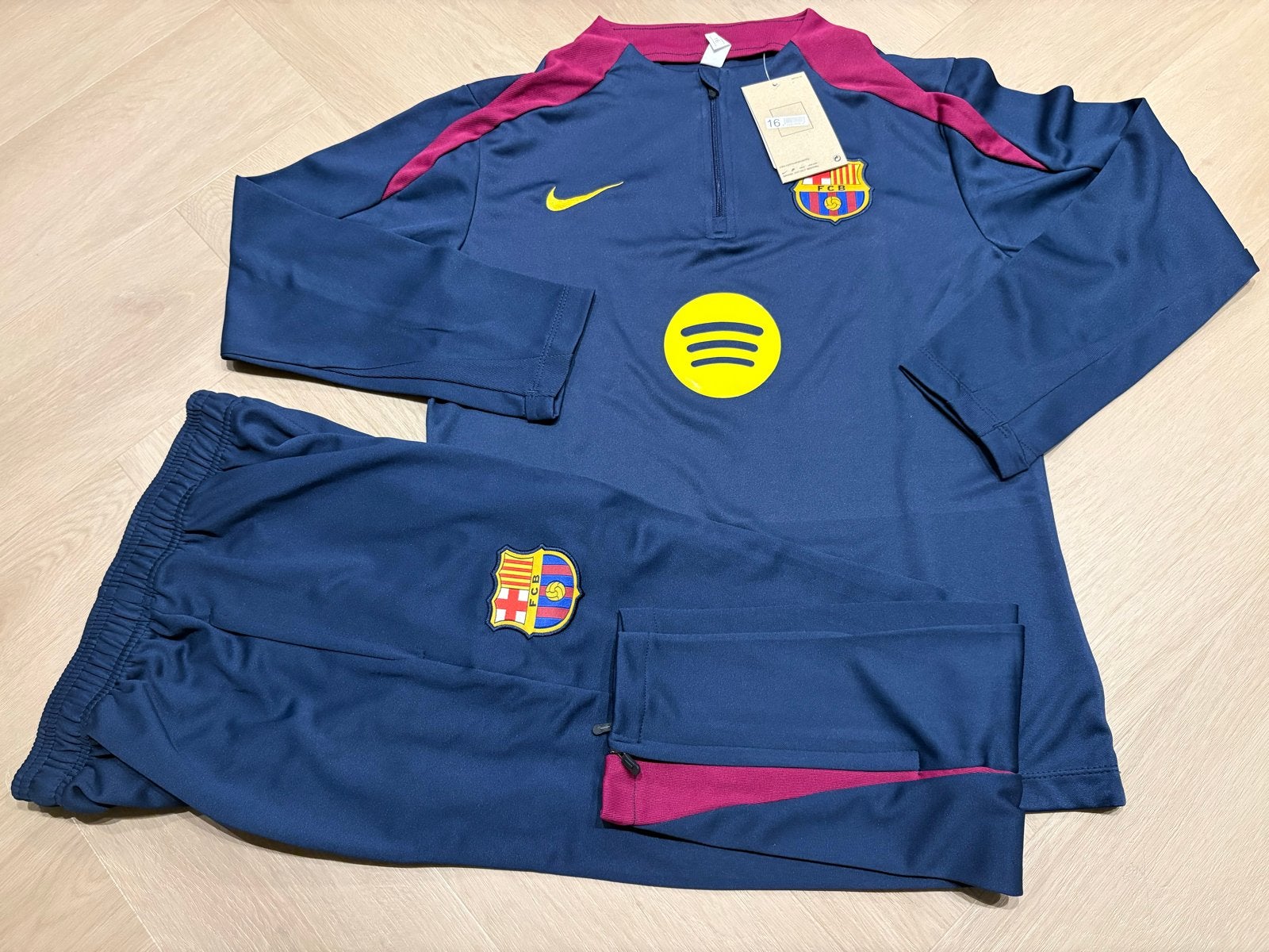 FC Barcelona trainingspak - Nieuw met labels, Meerkleurig, Nieuw, Overige maten, Ophalen of Verzenden