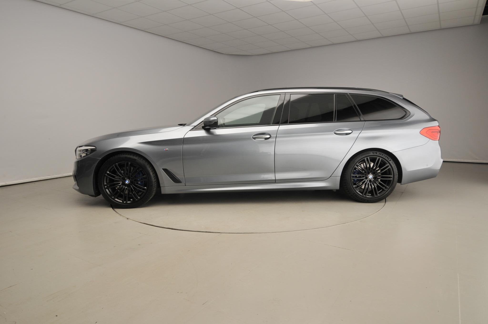 BMW 5 Serie Touring 530i xDrive M-Sportpakket / Panoramadak, Auto's, Automaat, 1998 cc, Gebruikt, 4 cilinders