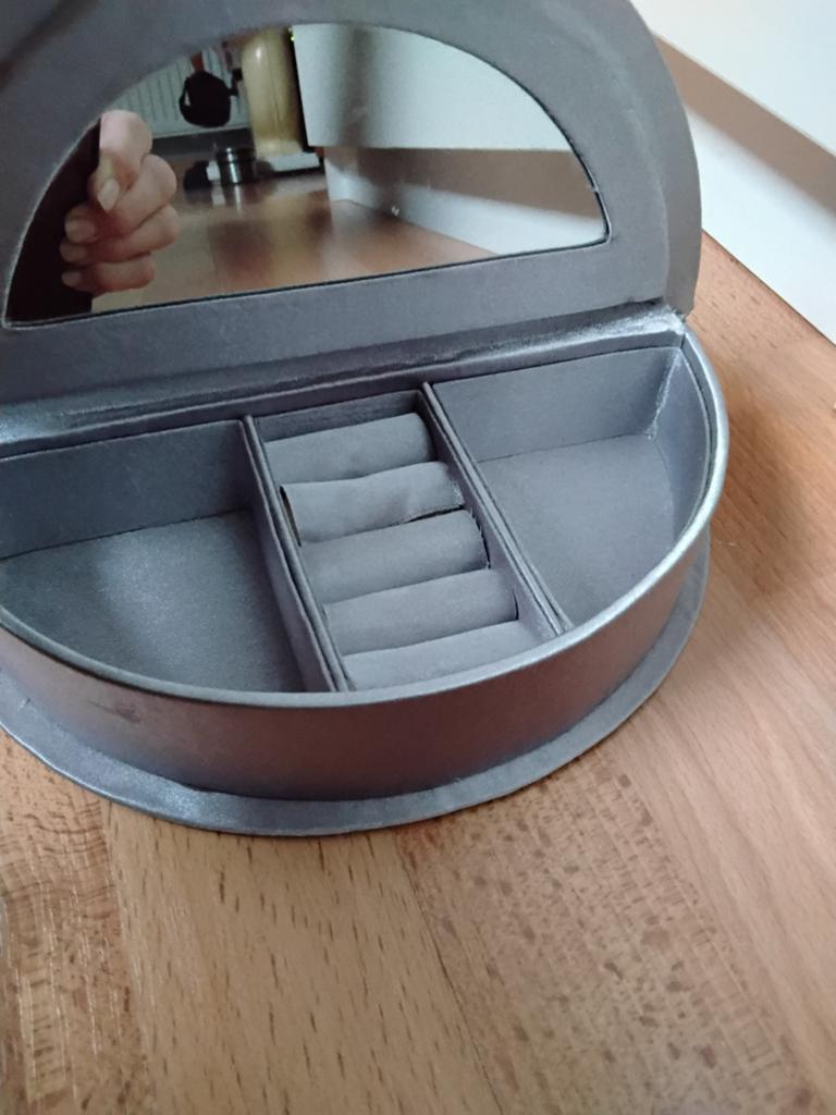 Sieradendoosje met spiegel  van grijze stof, Sieraden, Tassen en Uiterlijk, Ophalen of Verzenden, Gebruikt, Grijs, Softcase