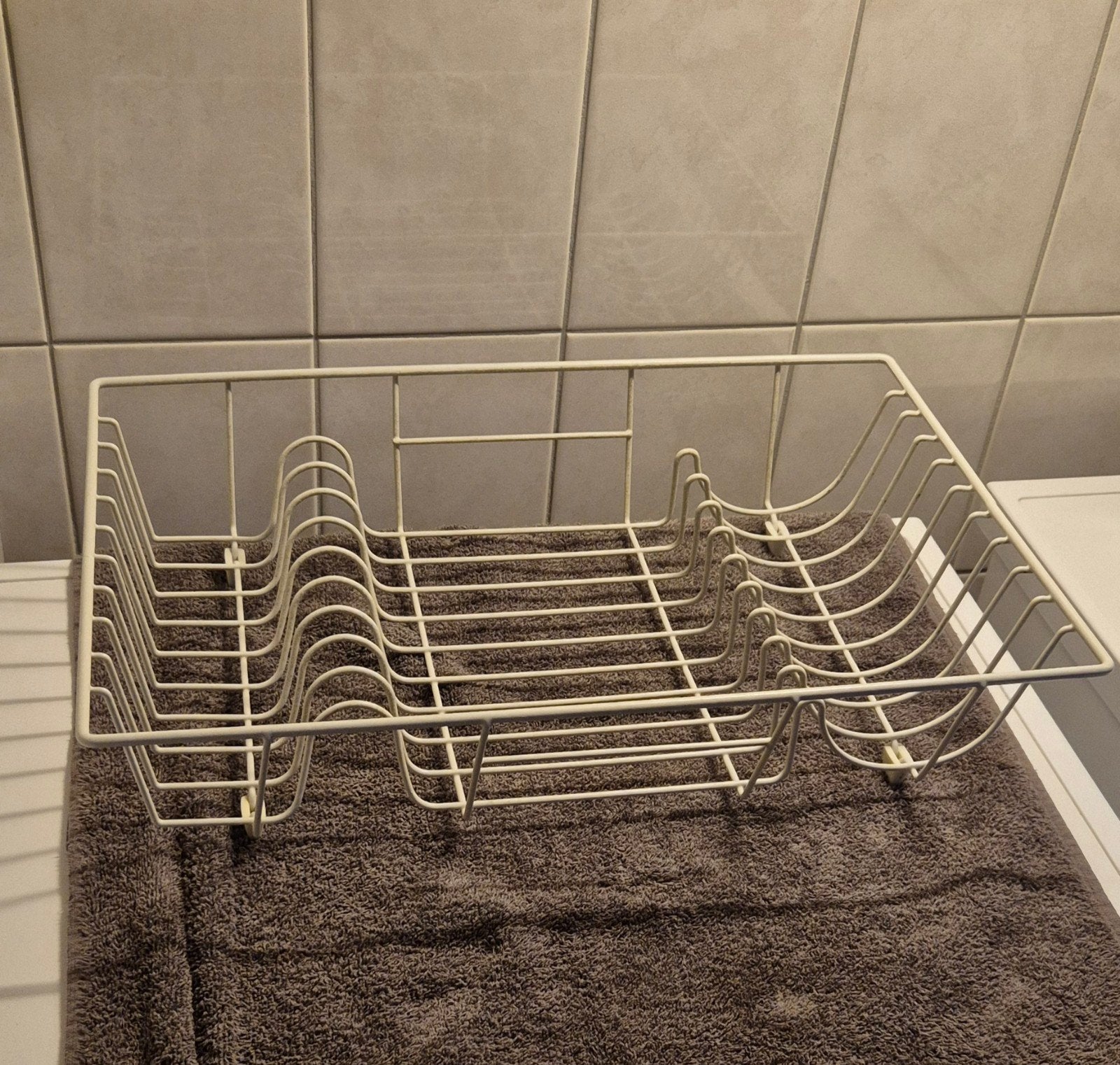 Te koop aangeboden: Wit Metalen Afwasrek / Afdruiprek

​Besc, Ophalen, Zo goed als nieuw, Metaal, Wit