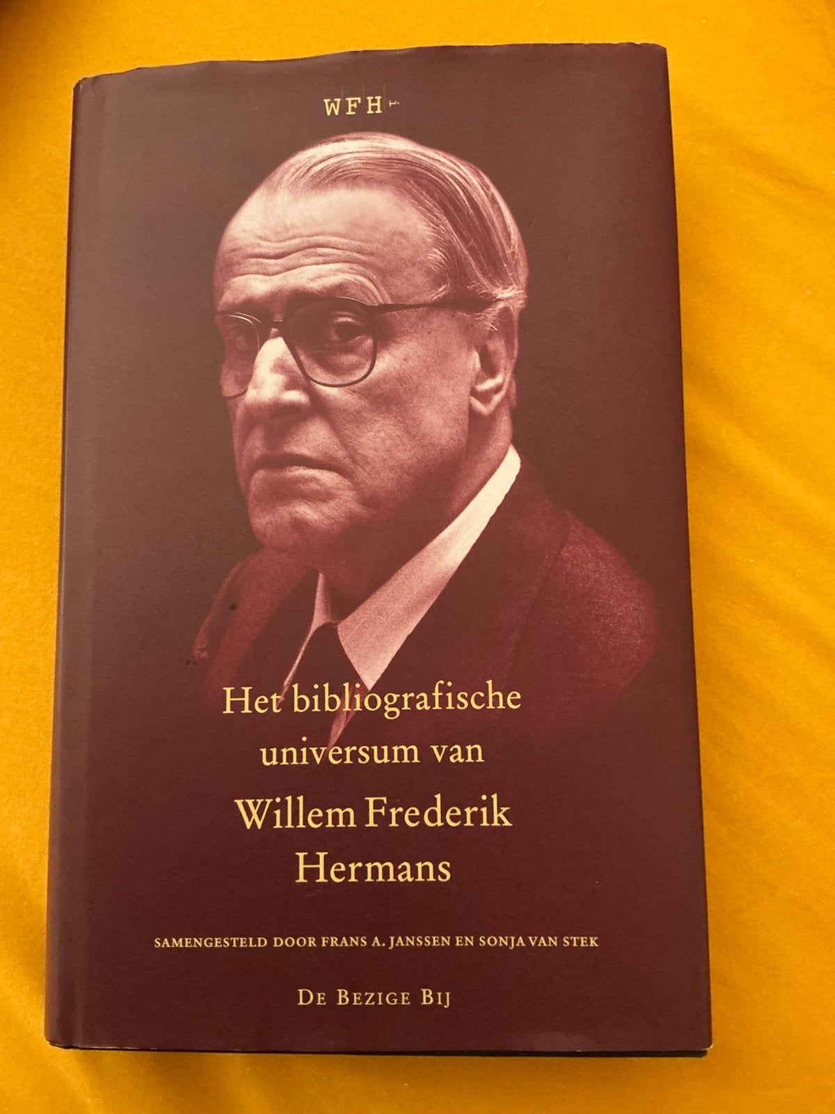 HET BIBLIOGRAFISCHE UNIVERSUM VAN WILLEM FREDERIK HERMANS, Boeken, Ophalen of Verzenden, Zo goed als nieuw