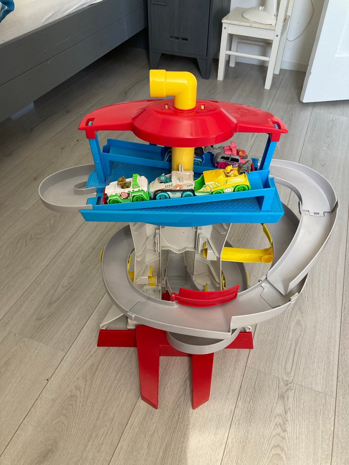 PAW Patrol Hoofdkwartier Racebaan met 5 True Metal Cars, Kinderen en Baby's, Speelgoed | Speelgoedvoertuigen, Ophalen, Gebruikt