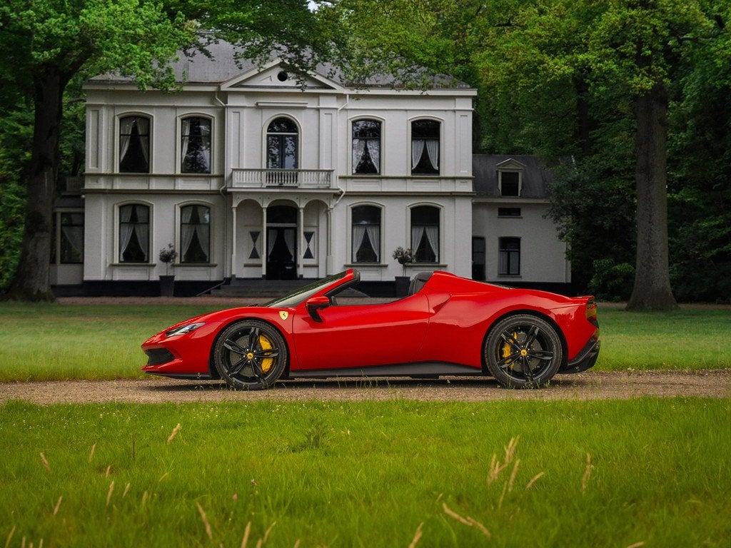 Ferrari 296 GTS 3.0 V6 | Lift | Carbon Racing Seats | Pass., Auto's, Ferrari, Achterwielaandrijving, Gebruikt, Zwart, Cabriolet