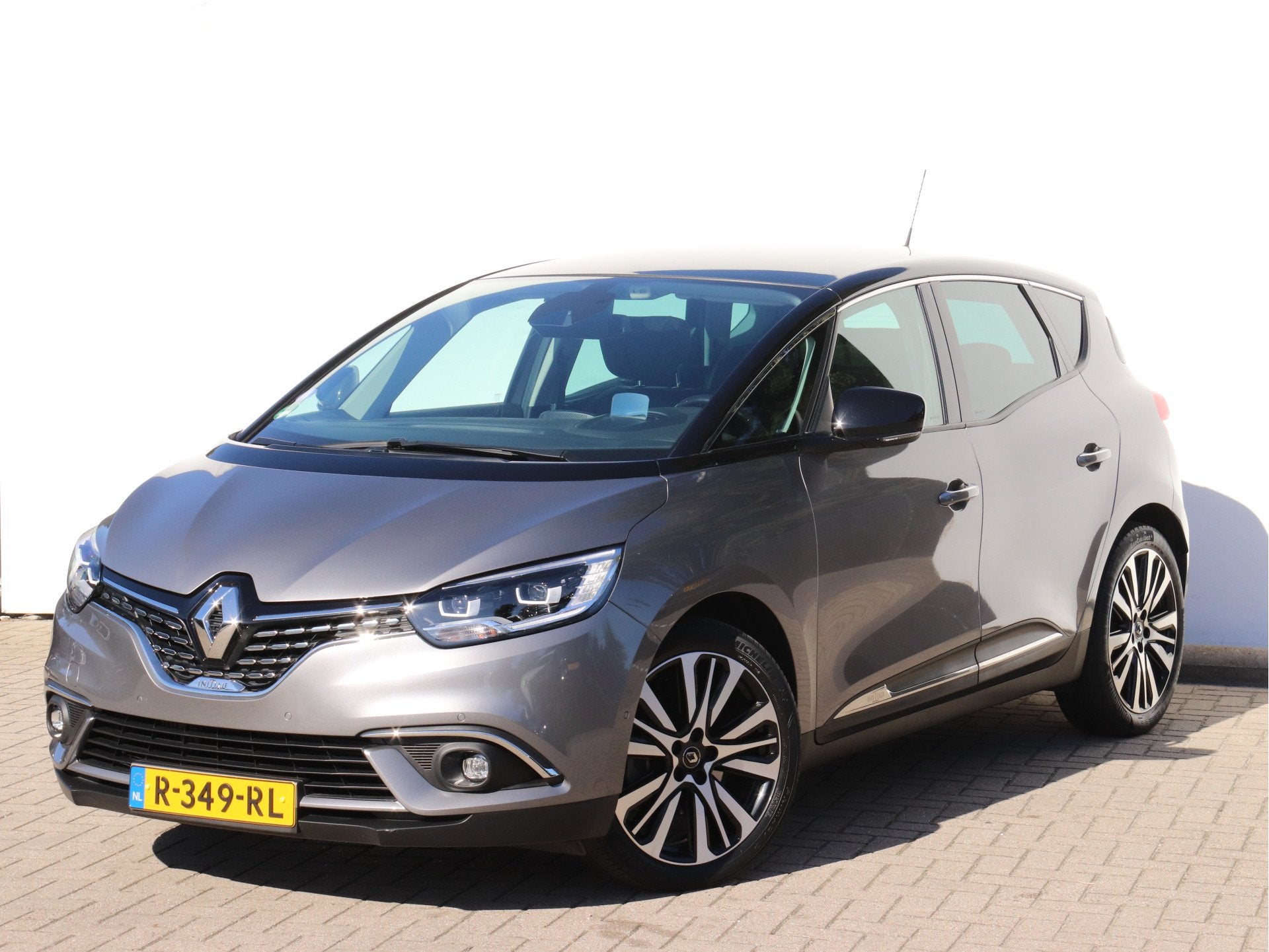 Renault Scénic 1.3 TCe EDC Initiale Paris LEER / AUTOMAAT /, Auto's, Automatische klimaatregeling, Euro 6, 4 cilinders, 160 pk