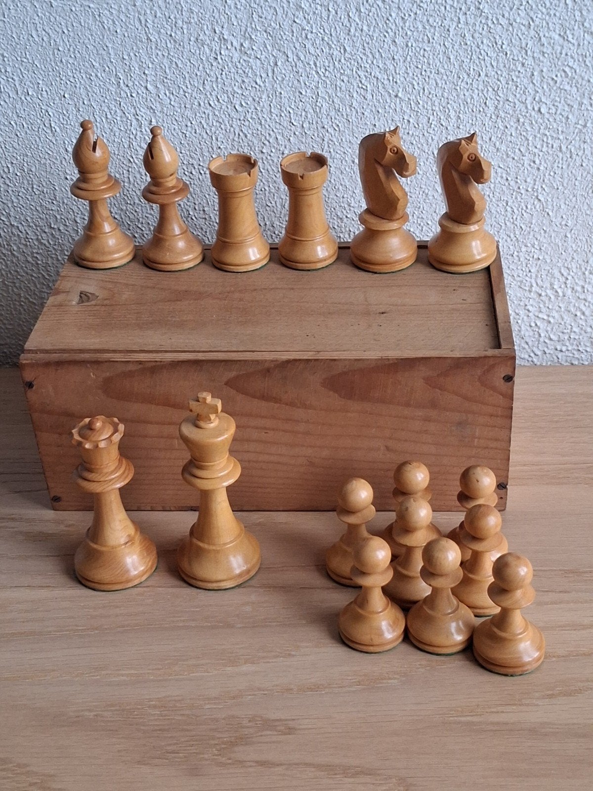 Mooie antieke grote houten schaakstukken, Een of twee spelers, Ophalen of Verzenden, Zo goed als nieuw