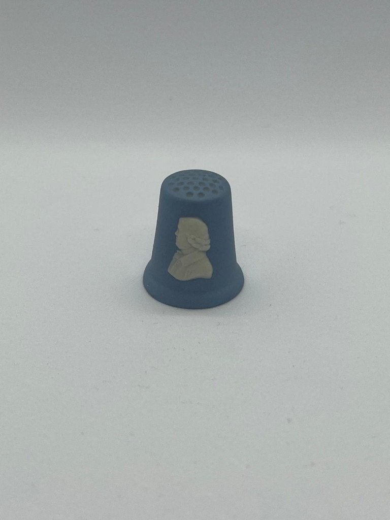 Wedgwood vingerhoedje blauw/wit – verzamelobject, Verzamelen, Reliëf, Ophalen of Verzenden, Zo goed als nieuw, Buitenland