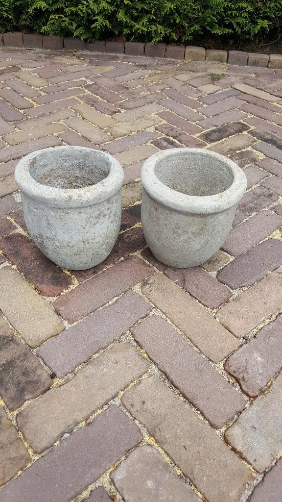 2 betonnen potten 18 cm hoog en diameter rond 18, Ophalen of Verzenden, Zo goed als nieuw