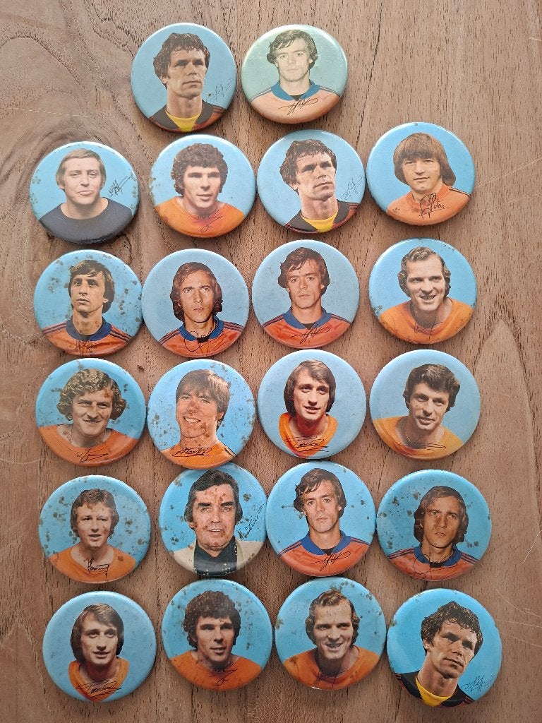 22 oude buttons Nederlands elftal incl Cruijff, Verzamelen, Ophalen of Verzenden, Gebruikt, Overige binnenlandse clubs, Overige typen