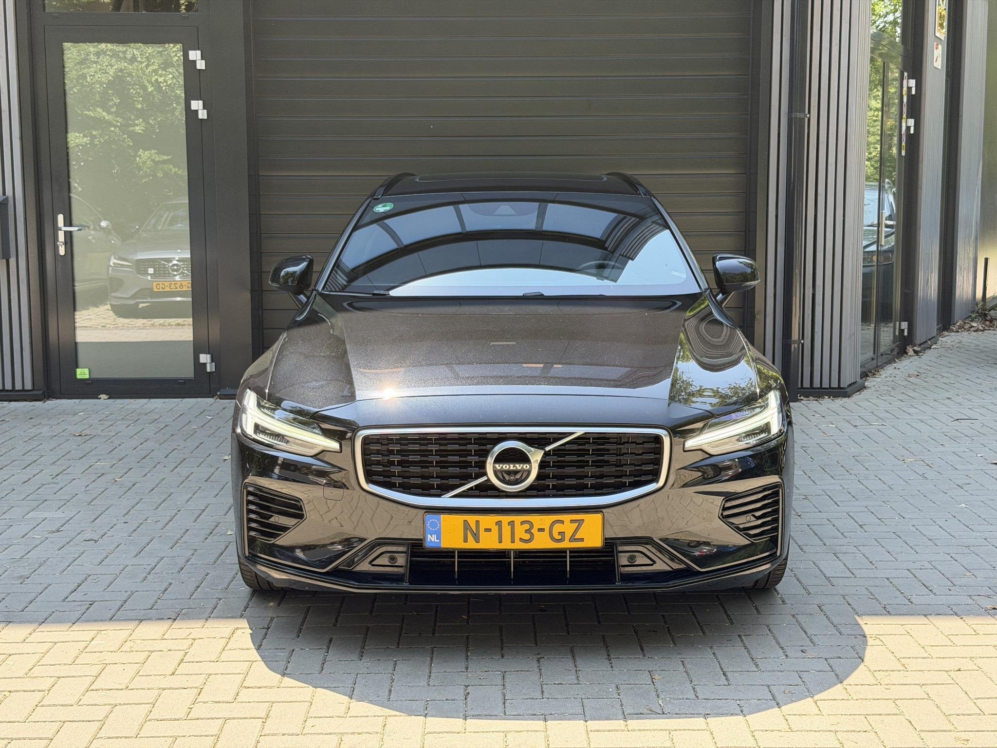 Volvo V60 2.0 T8 Twin Engine AWD R-Design, Auto's, Volvo, Automaat, Gebruikt, Euro 6, 4 cilinders