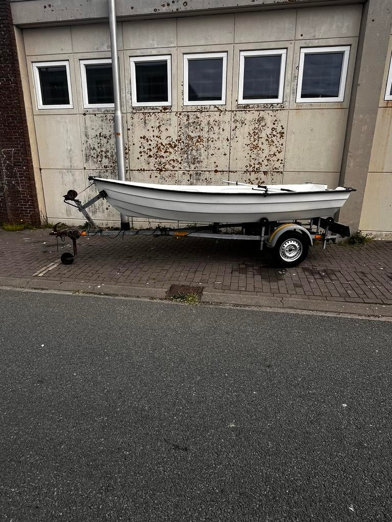 Nieuw Roeiboot 4 meter bij 1.5 meter. Zonder trailer, Ophalen, Tot 10 pk, Zo goed als nieuw, Buitenboordmotor