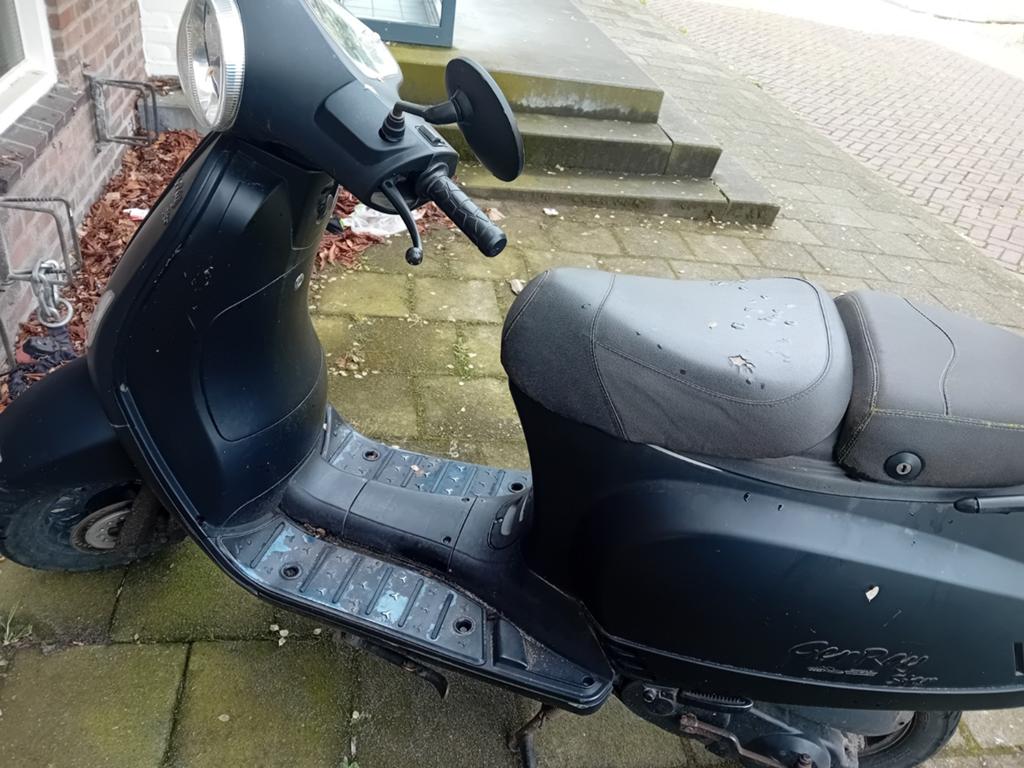 Zwarte Piaggio Zip Scooter - Goede Staat, Fietsen en Brommers, Snorfietsen en Snorscooters, Ophalen of Verzenden