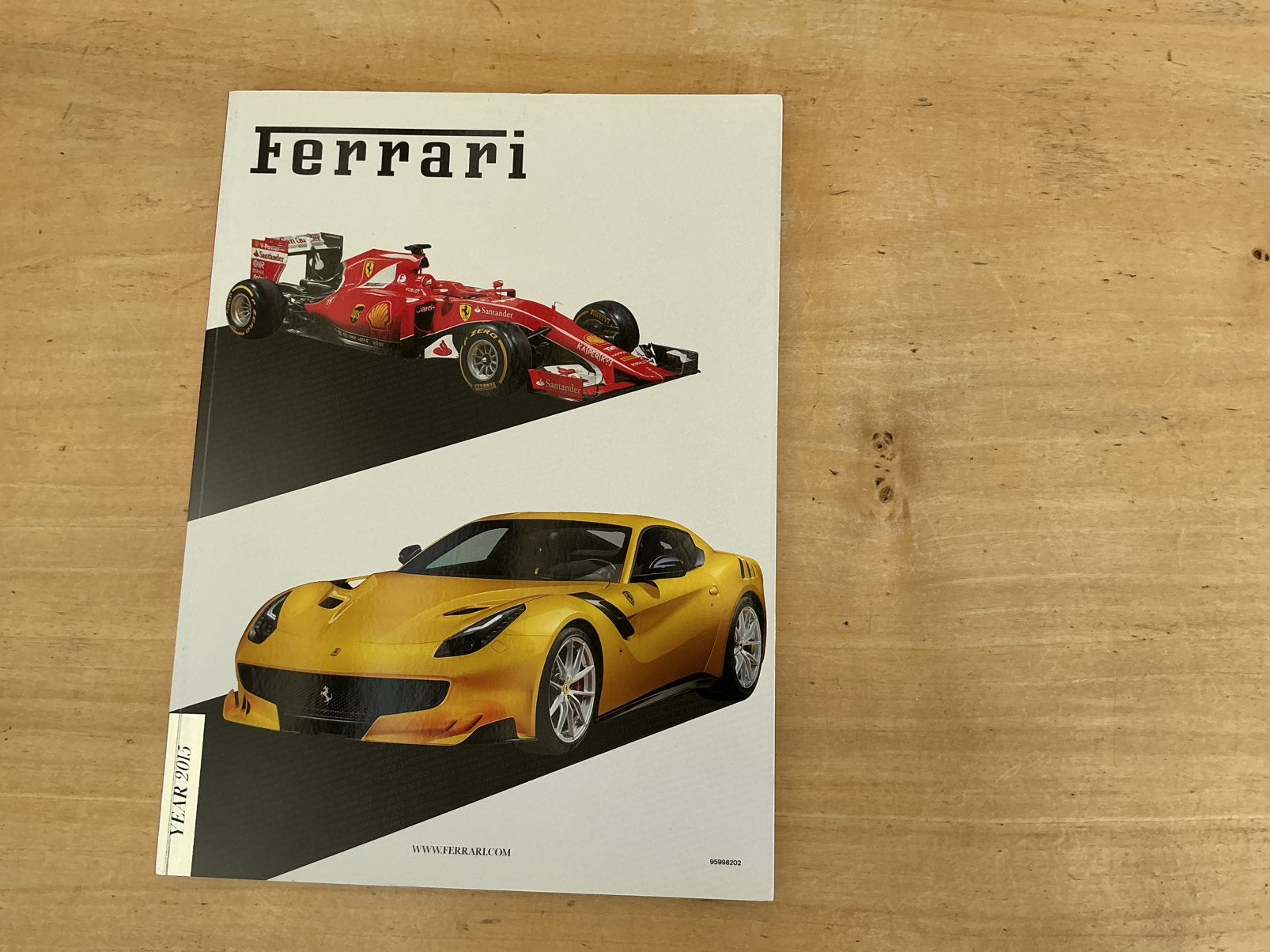 Ferrari  jaarboek 2015 ., Ophalen of Verzenden, Gelezen, Ferrari