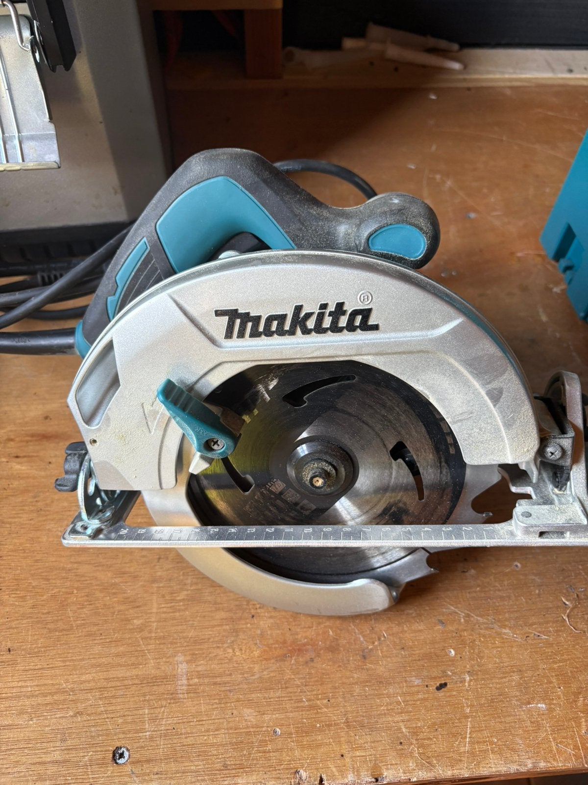 Makita cirkelzaag HS7601, Ophalen, Cirkelzaag, Zo goed als nieuw, 30 tot 70 mm